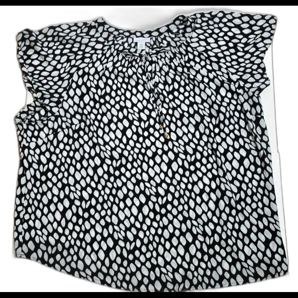 Plus size womens short sleeve top